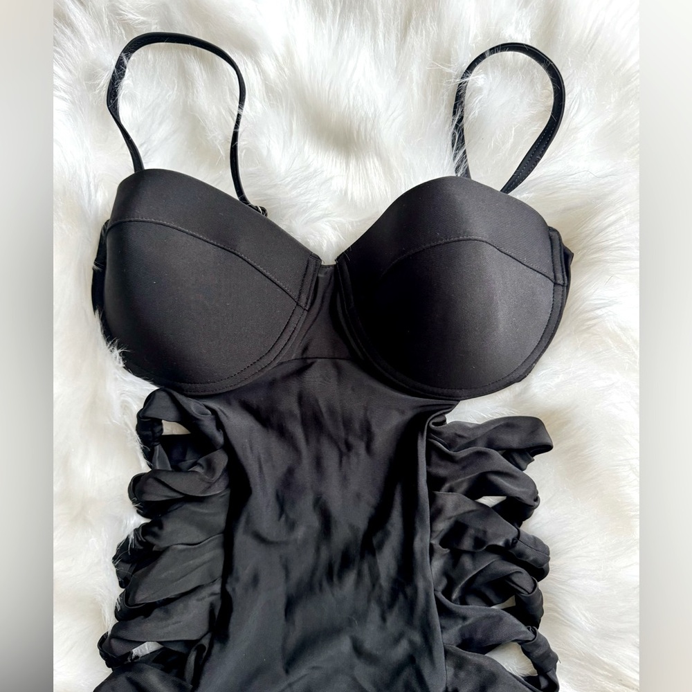 NWOT Side detail one piece bathing suit